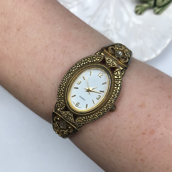 Vintage gold tone watch quartz Japan art nouveau